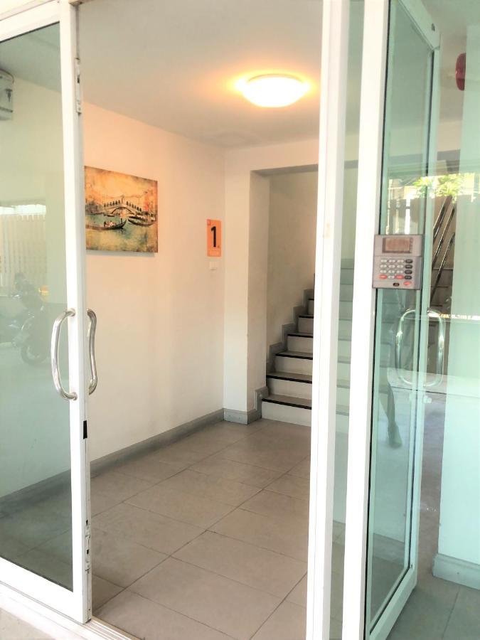 Poonsuk Place Hotel Банкок Екстериор снимка