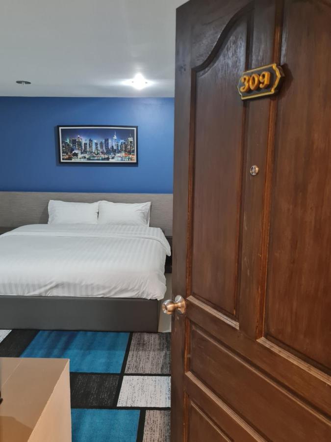 Poonsuk Place Hotel Банкок Екстериор снимка