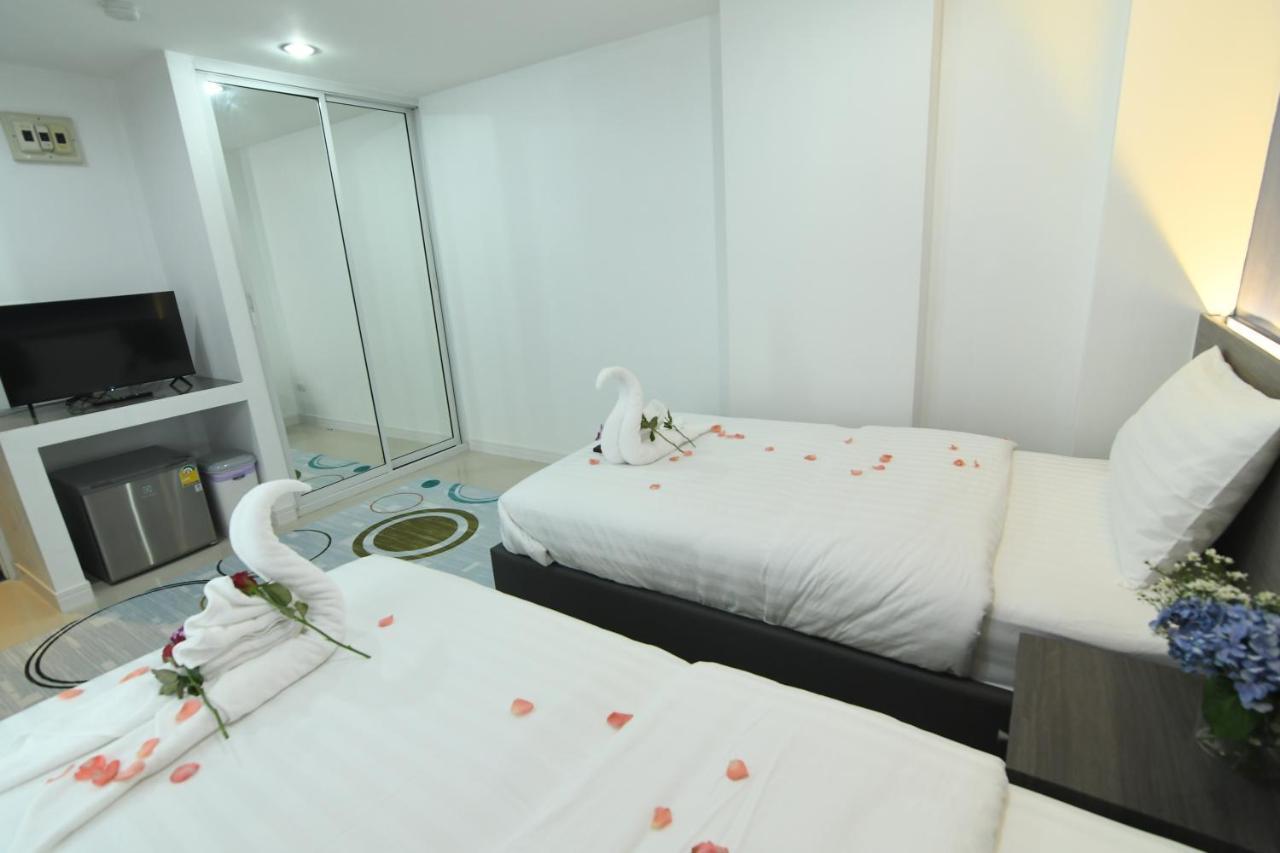 Poonsuk Place Hotel Банкок Екстериор снимка