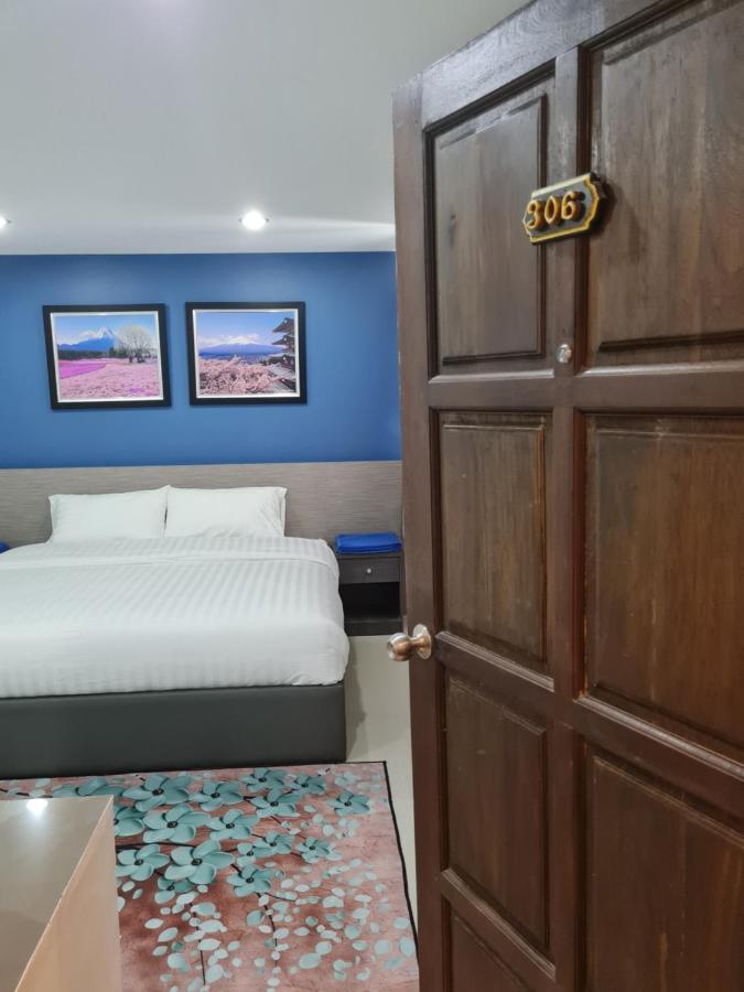Poonsuk Place Hotel Банкок Екстериор снимка