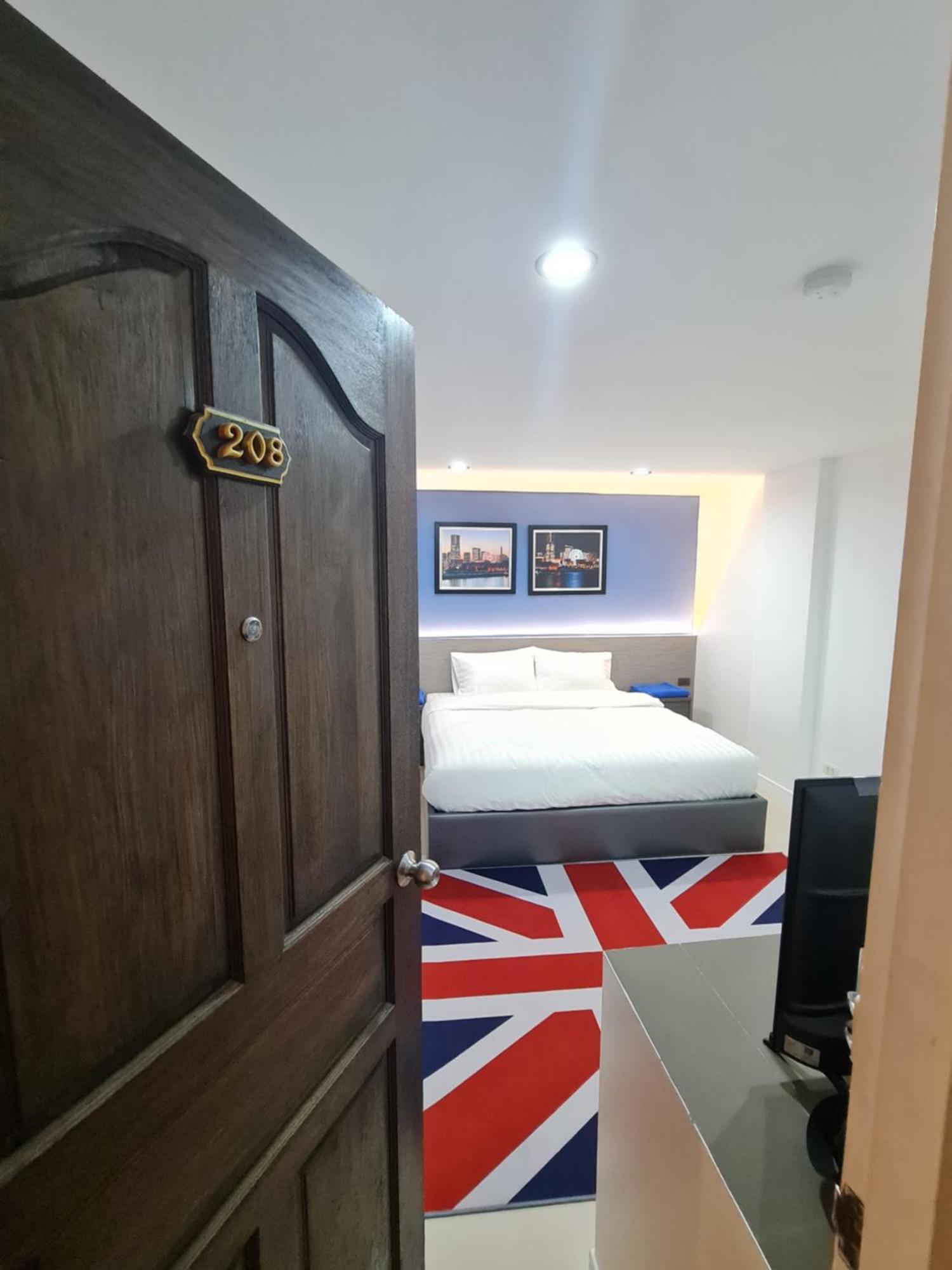 Poonsuk Place Hotel Банкок Екстериор снимка